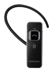 Um das E1310 auch im Auto nutzen zu k&ouml;nnen, empfiehlt sich der Kauf eines Bluetooth-Headsets wie des WEP-350 von Samsung